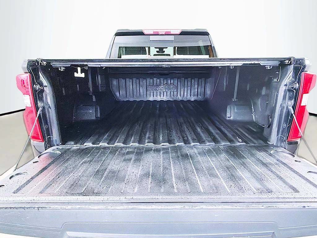 Used 2020 Chevrolet Silverado 1500 High Country w/ Technology Package AWD/4WD image 21