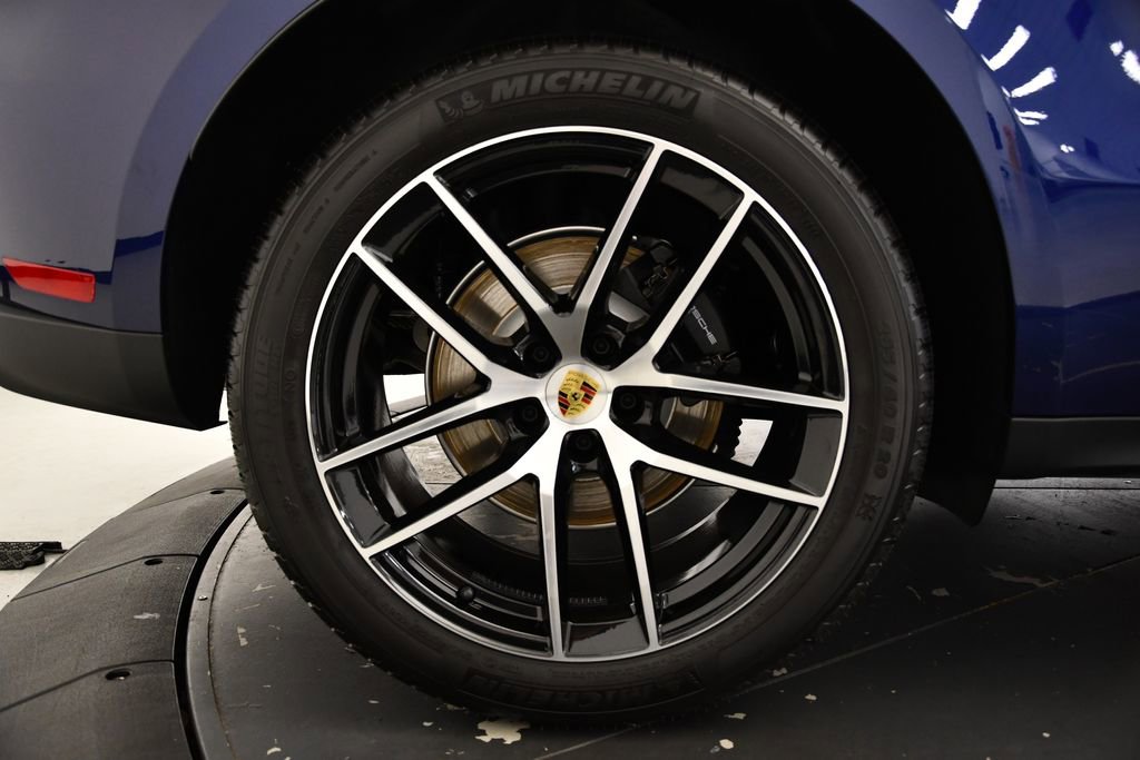 Certified 2025 Porsche Macan image 18