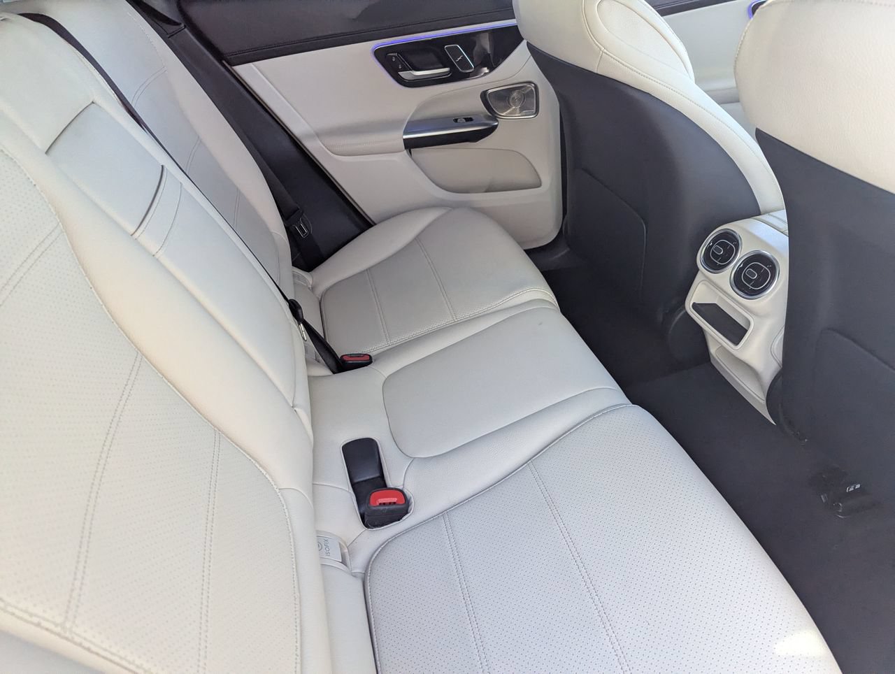 Used 2024 Mercedes-Benz GLC 300 4MATIC image 17