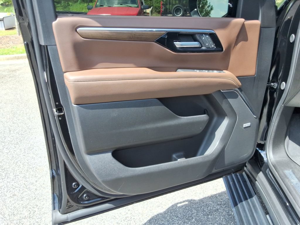 Certified 2025 Chevrolet Tahoe High Country w/ LPO, Illumination Package AWD/4WD image 23