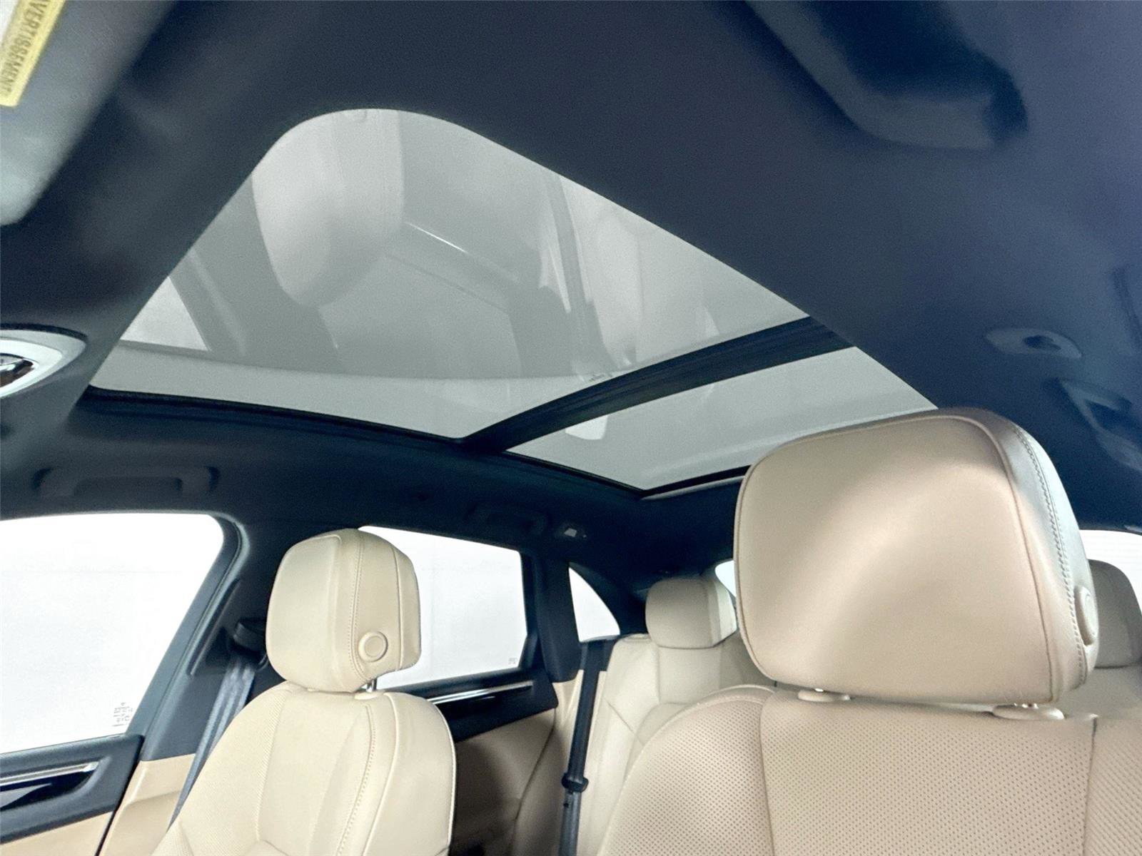 Used 2024 Porsche Macan T w/ Premium Plus Package image 6