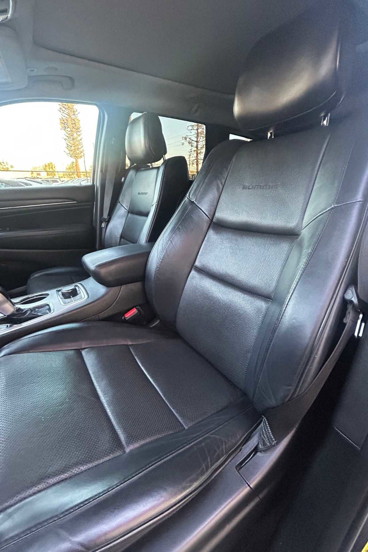 Used 2018 Jeep Grand Cherokee Summit w/ Platinum Series Group image 11