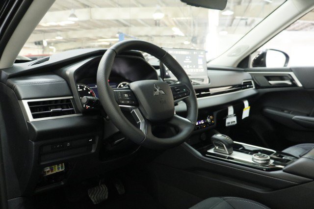 New 2026 Mitsubishi Outlander SE FWD image 5