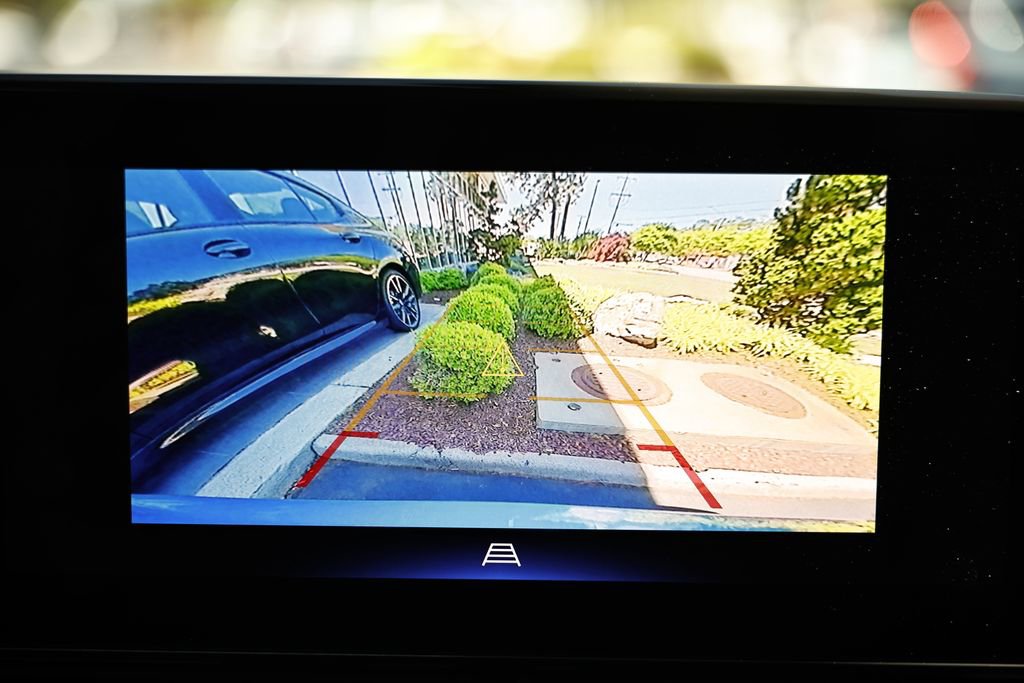 Used 2025 Chevrolet Trax RS w/ Sunroof Package FWD image 35