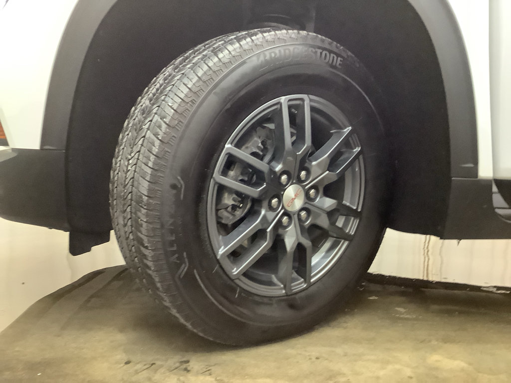 Used 2025 GMC Acadia Elevation FWD image 27
