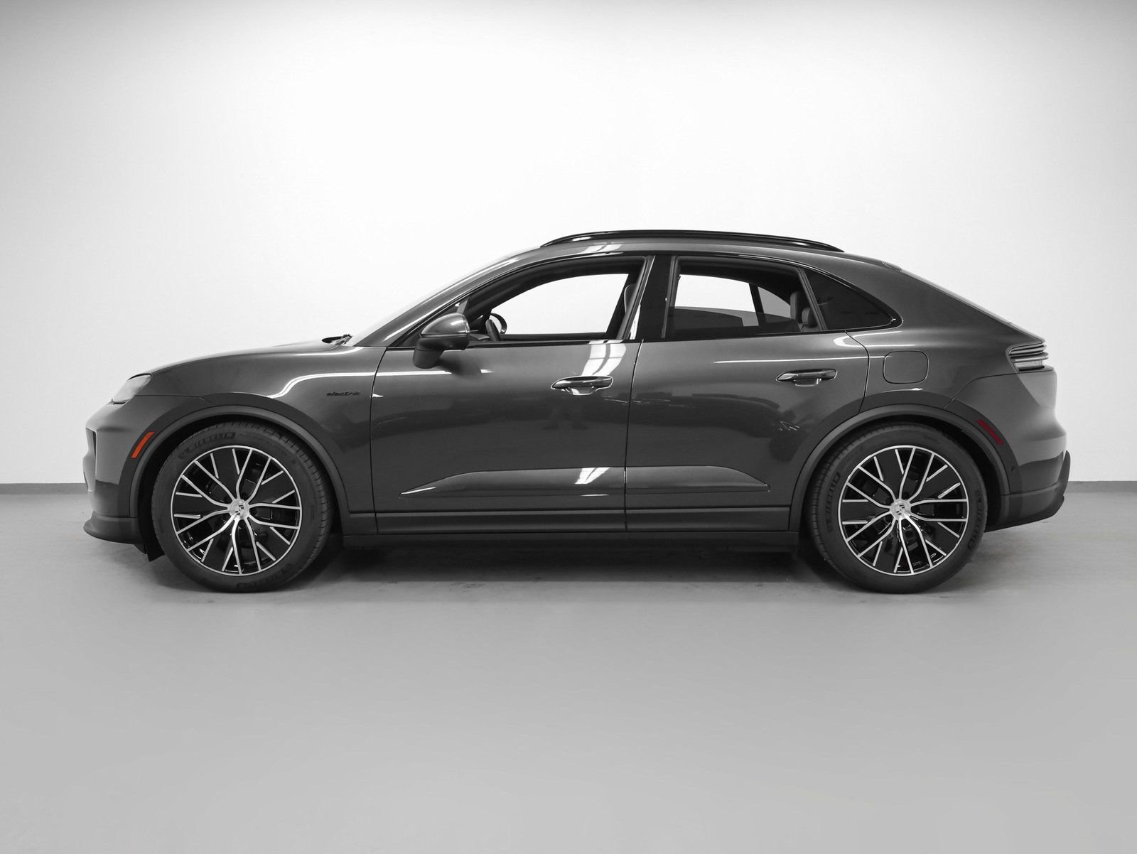 New 2026 Porsche Macan 4 Electric image 2