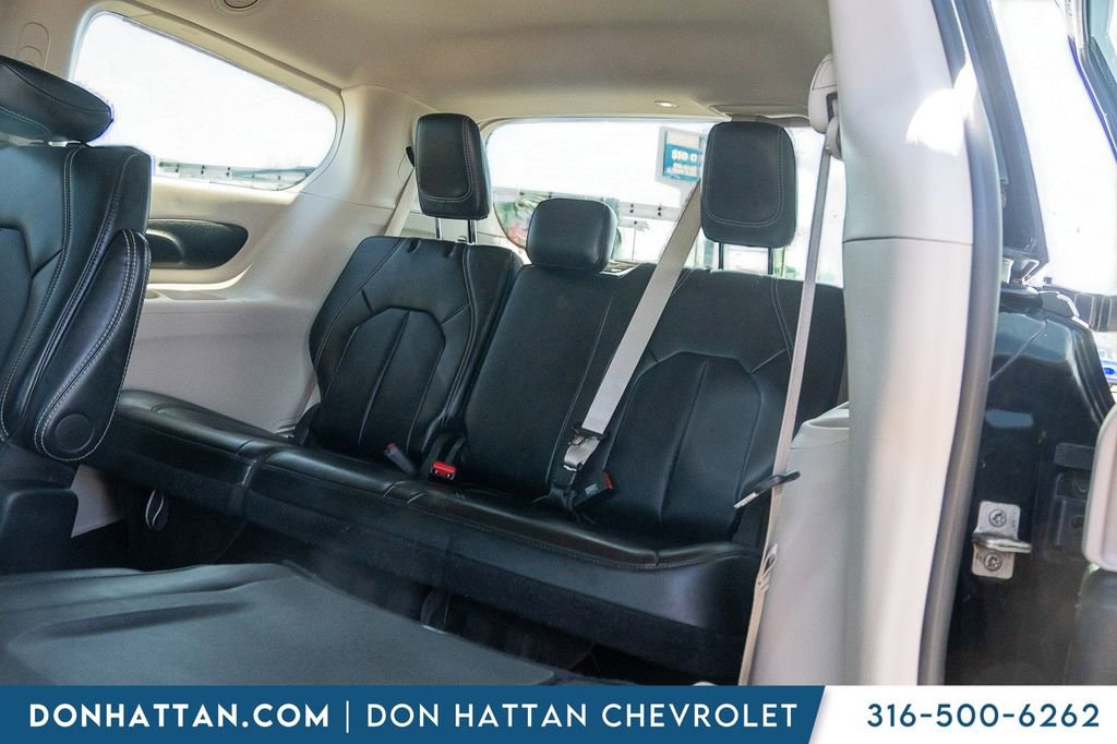 Used 2024 Chrysler Pacifica Touring-L image 18