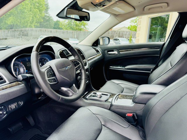 Used 2018 Chrysler 300 Limited w/ Safetytec Plus Group image 5