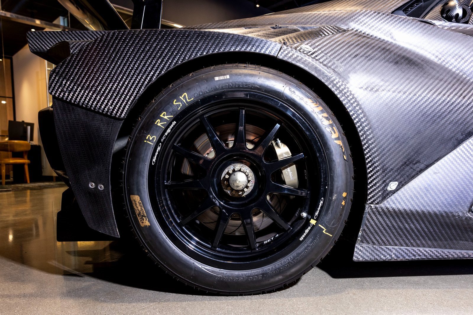 Used 2023 Lamborghini Huracan EVO image 18