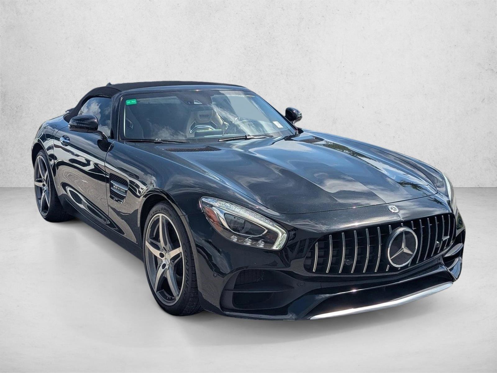 Used 2018 Mercedes-Benz AMG GT Roadster image 3