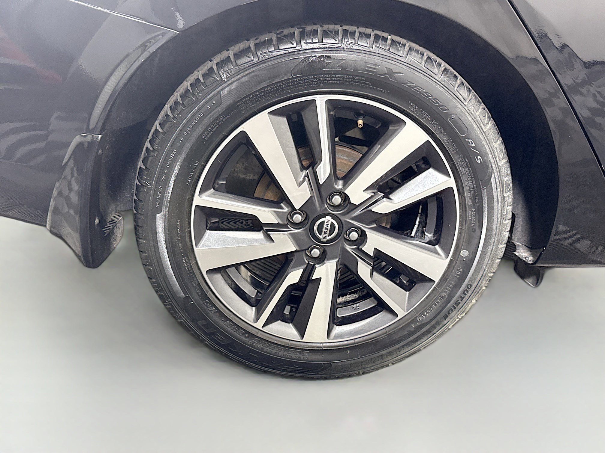 Used 2020 Nissan Versa SV image 33