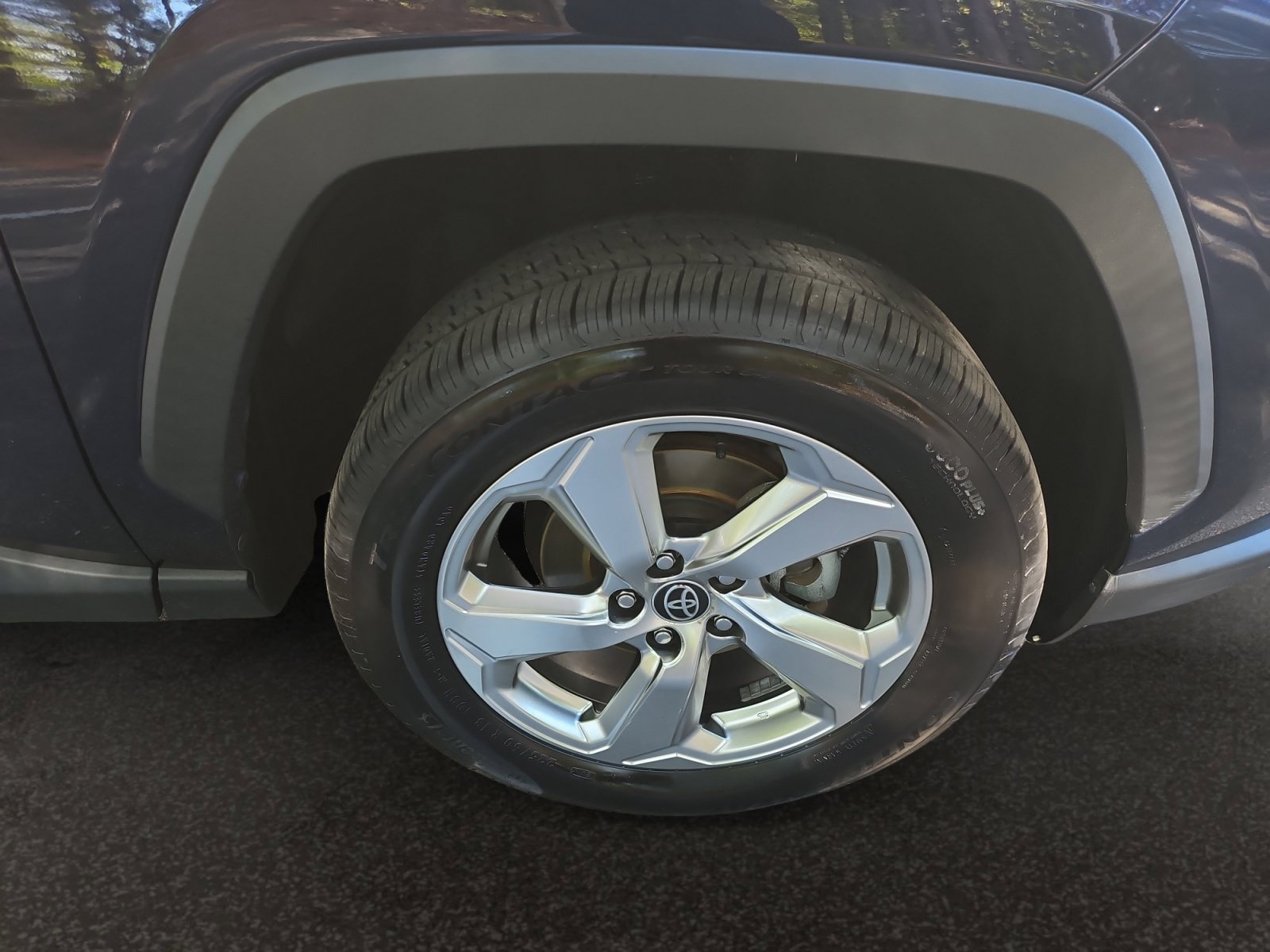 Used 2021 Toyota RAV4 XLE Premium AWD/4WD image 41