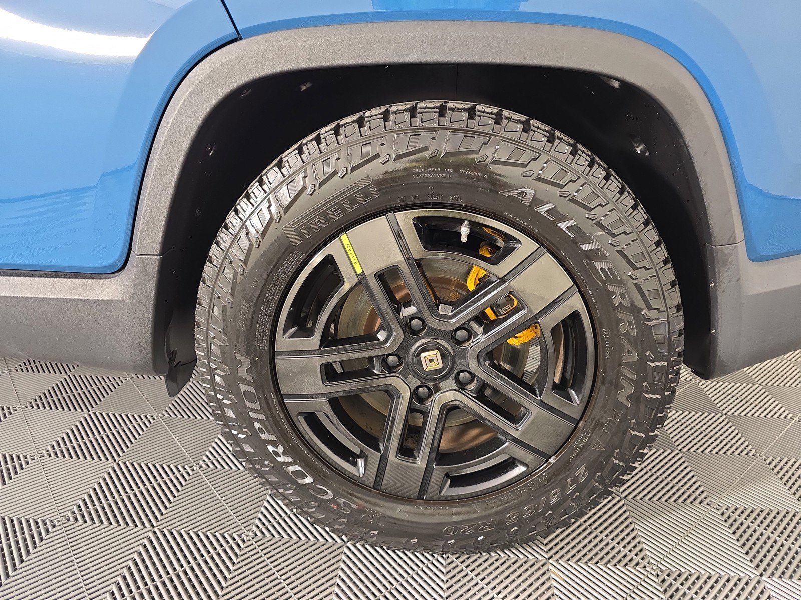 Used 2022 Rivian R1T Adventure image 10