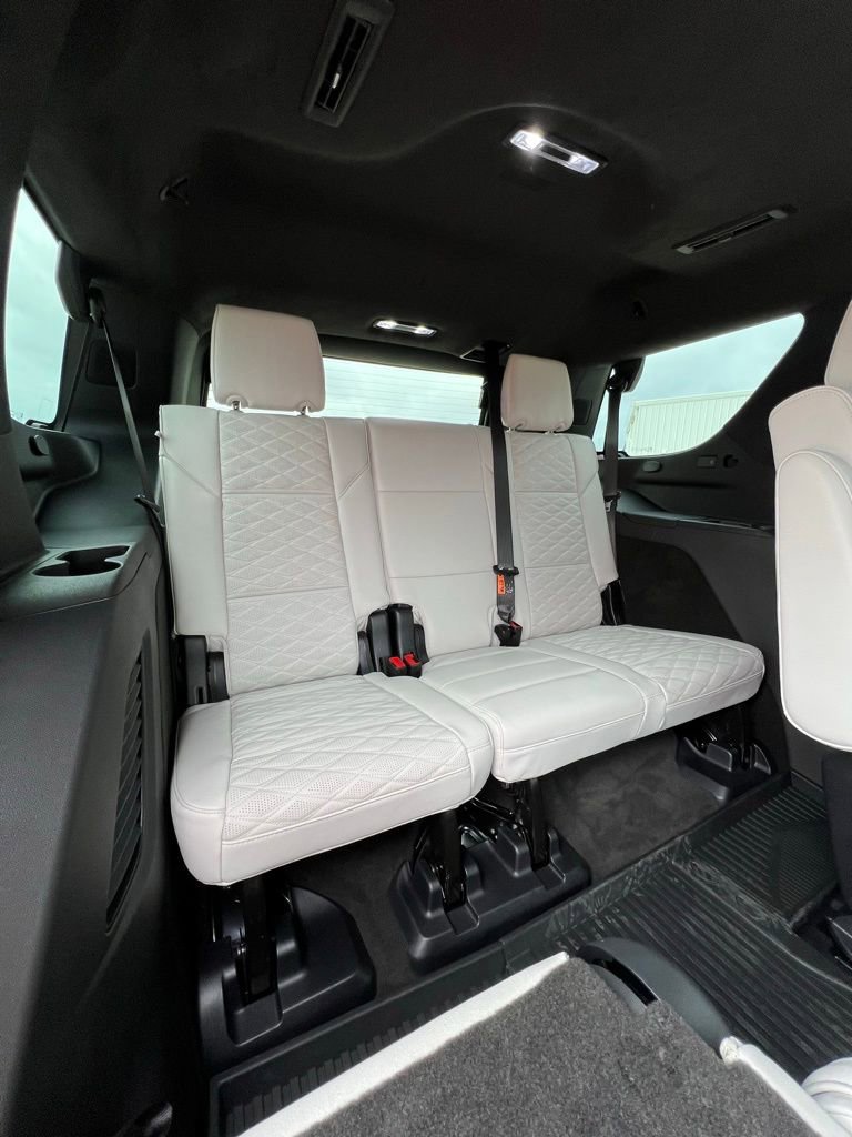 Used 2025 Cadillac Escalade Sport Platinum w/ LPO, ONYX Package image 22