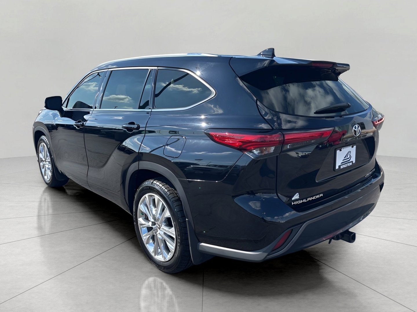 Used 2020 Toyota Highlander Limited AWD/4WD image 5
