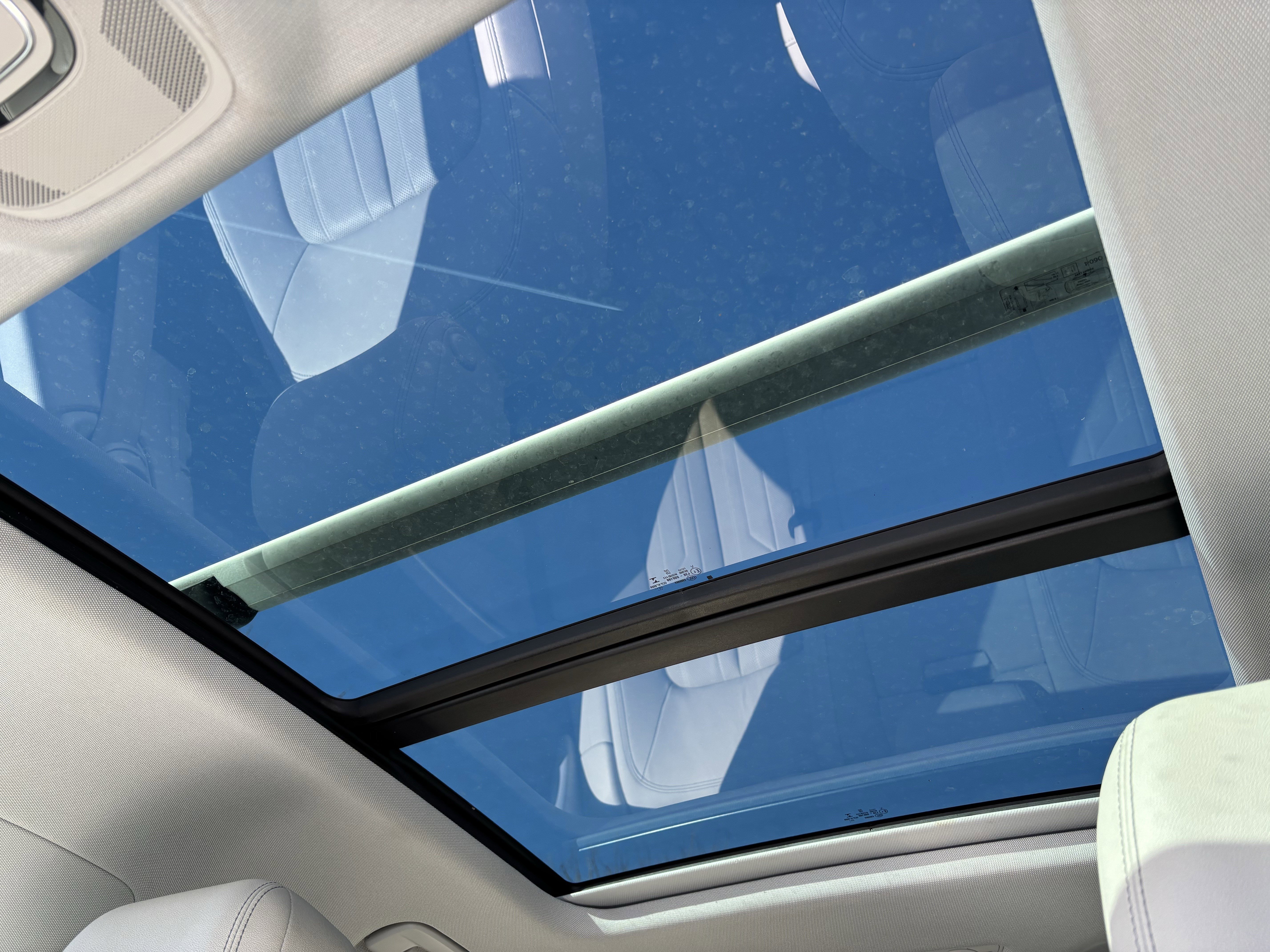 Used 2021 Audi e-tron Premium Plus image 31