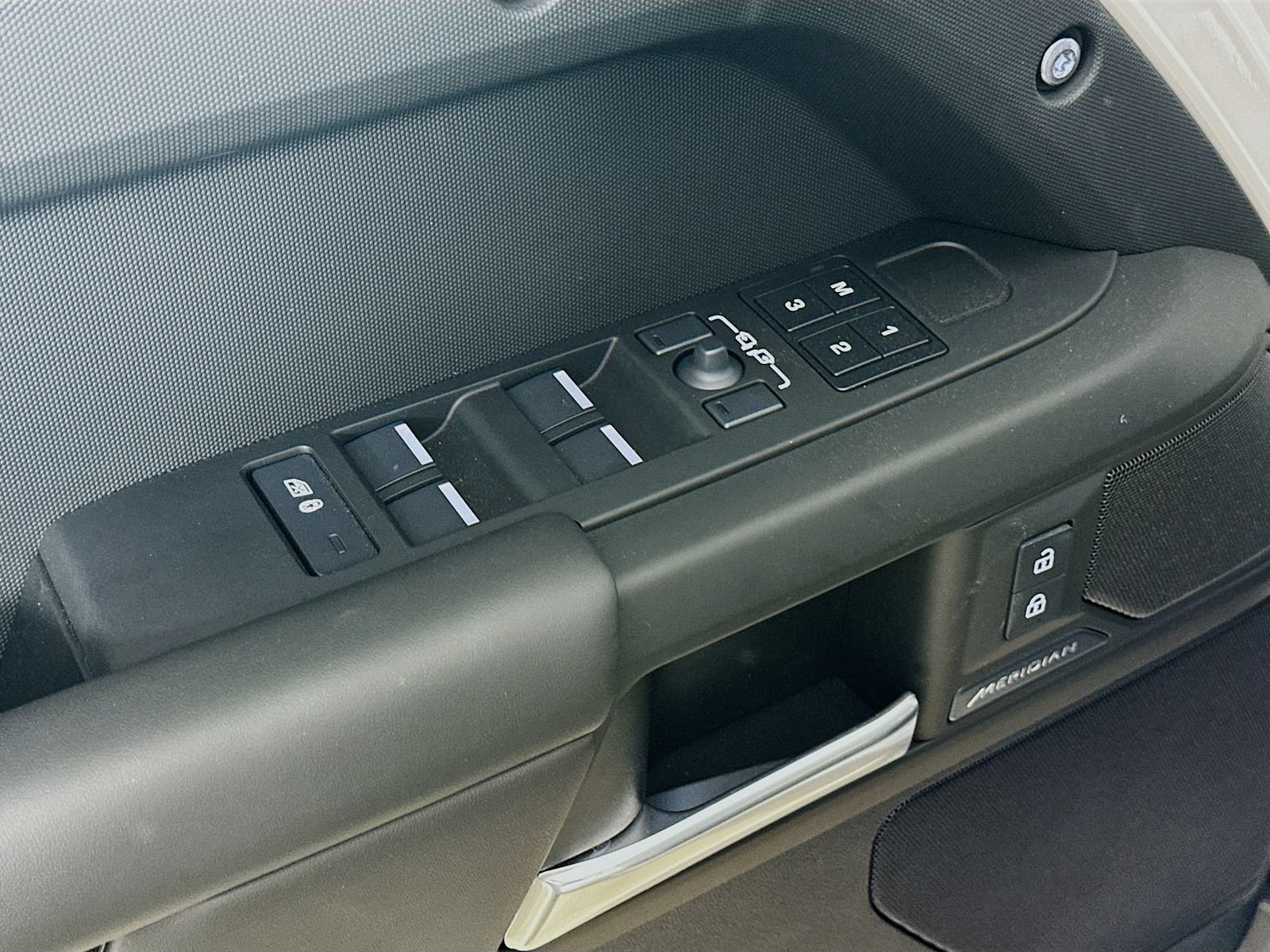 New 2026 Land Rover Defender 110 S AWD/4WD image 18