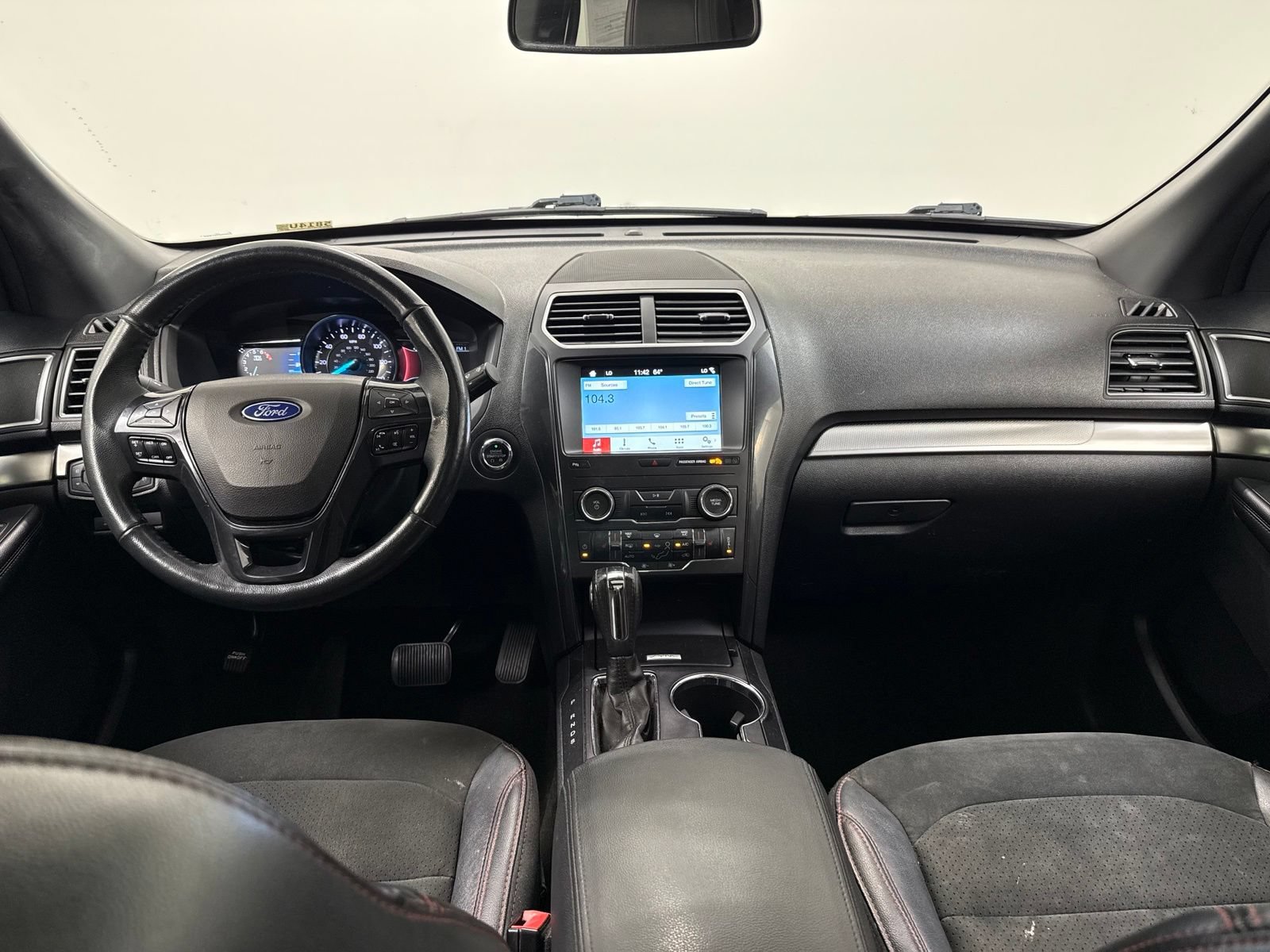 Used 2018 Ford Explorer XLT w/ Equipment Group 202A FWD image 25