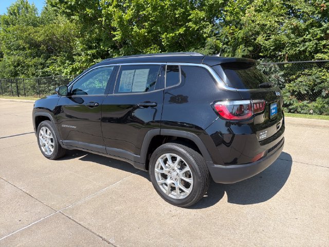 Used 2024 Jeep Compass Latitude AWD/4WD image 3