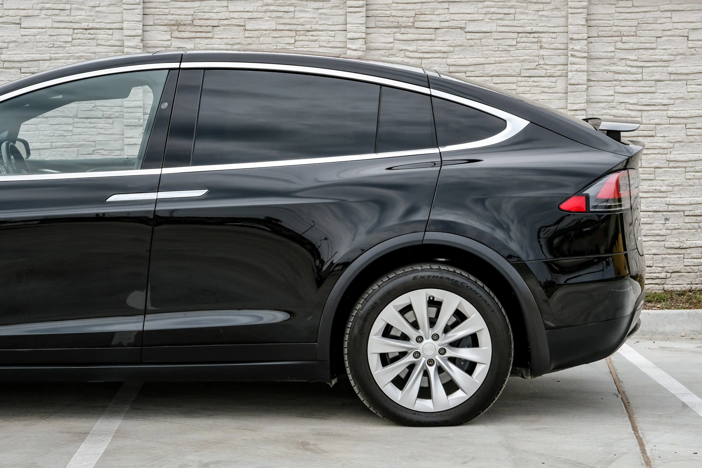 Used 2017 Tesla Model X 90D image 16