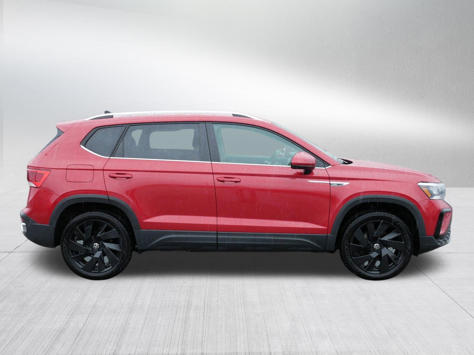Used 2024 Volkswagen Taos SE w/ Panoramic Sunroof Package AWD/4WD image 8