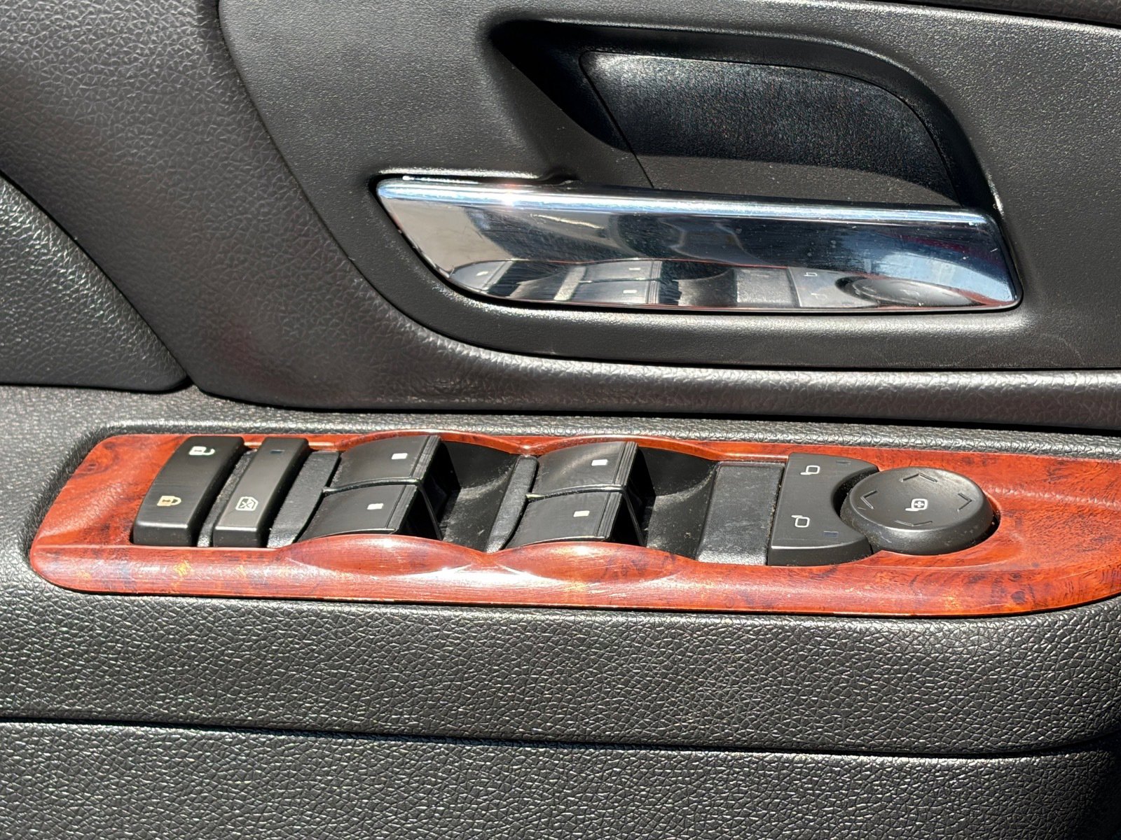 Used 2011 Chevrolet Suburban LS w/ Convenience Package 1 image 18