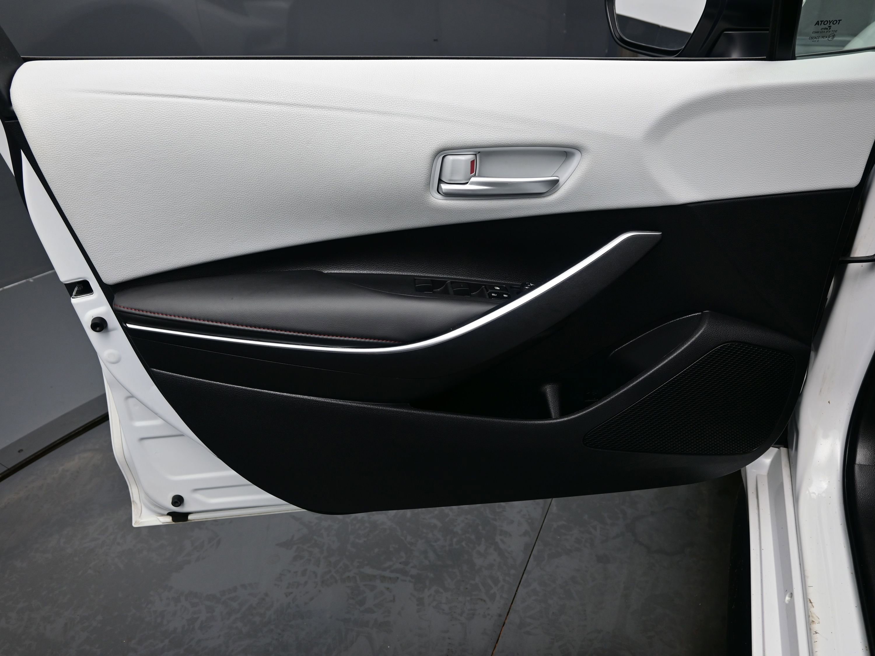 Used 2024 Toyota Corolla SE image 9