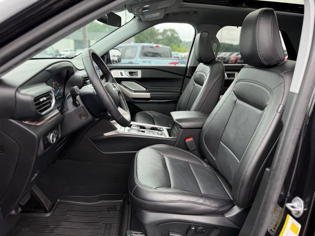 Certified 2024 Ford Explorer Limited w/ Limited Technology Package AWD/4WD image 13