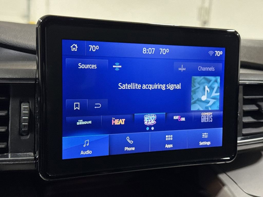 Used 2022 Ford Explorer XLT w/ Equipment Group 202A AWD/4WD image 14