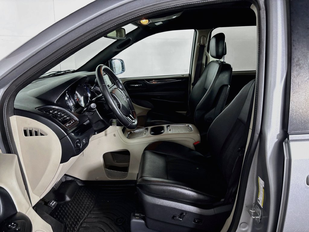Used 2019 Dodge Grand Caravan SXT FWD image 11