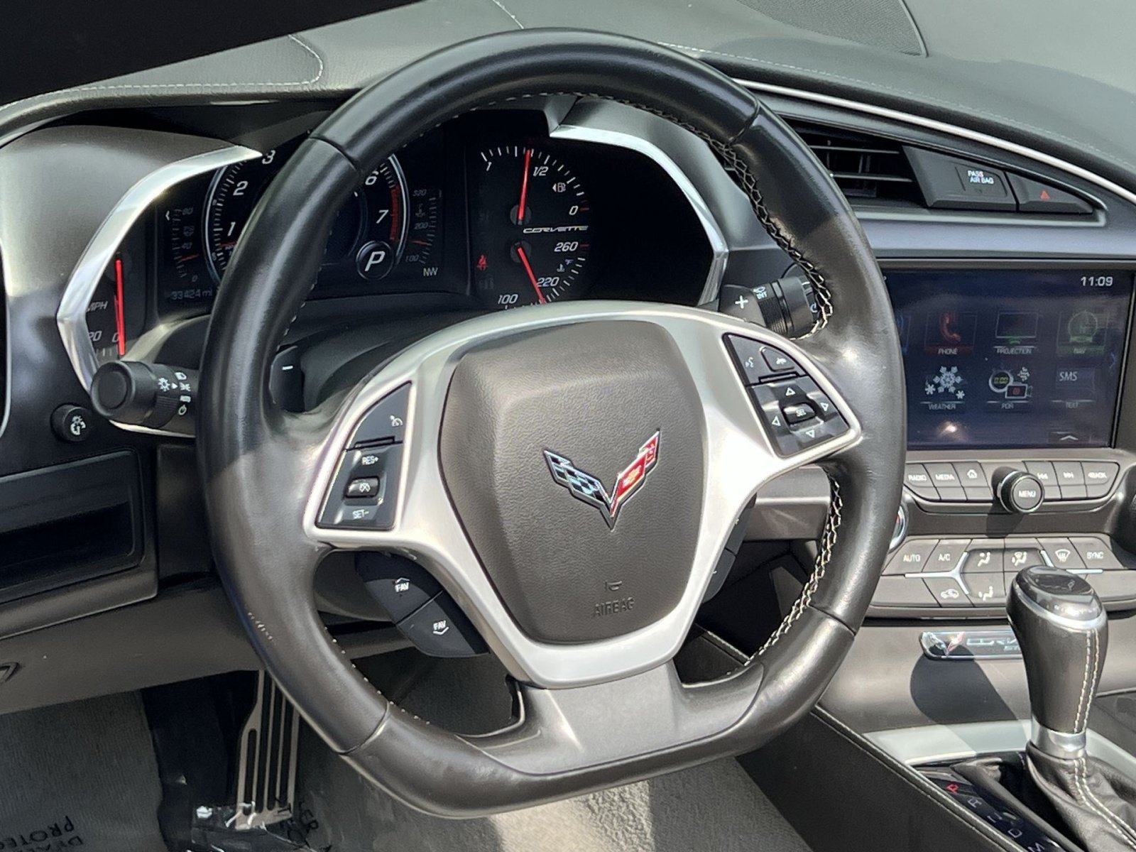Used 2019 Chevrolet Corvette Stingray Coupe w/ Z51 1LT RWD image 21