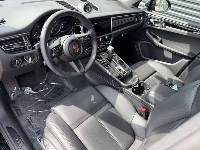 Used 2025 Porsche Macan Turbo image 4