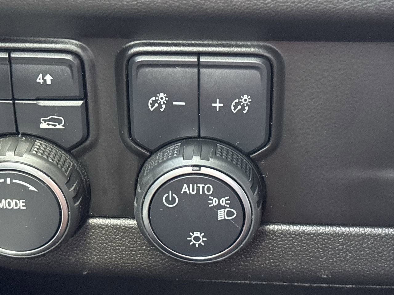 Used 2021 Chevrolet Suburban RST w/ Luxury Package AWD/4WD image 27