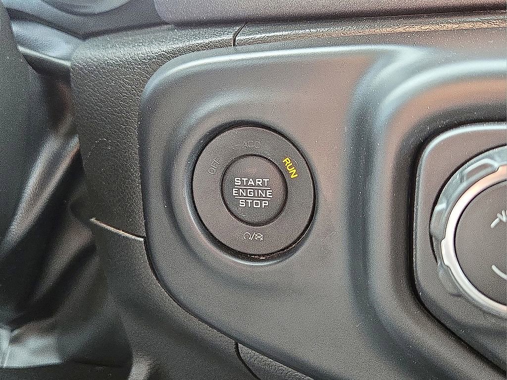 Used 2023 Jeep Gladiator Mojave w/ Cold Weather Group image 32