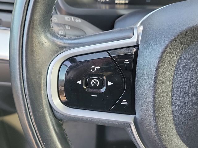 Used 2018 Volvo XC90 T5 Momentum image 24