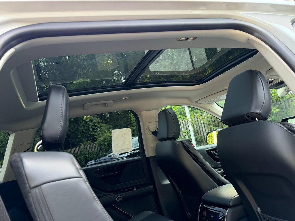 New 2027 Lincoln Aviator AWD w/ Jet Appearance Package image 9