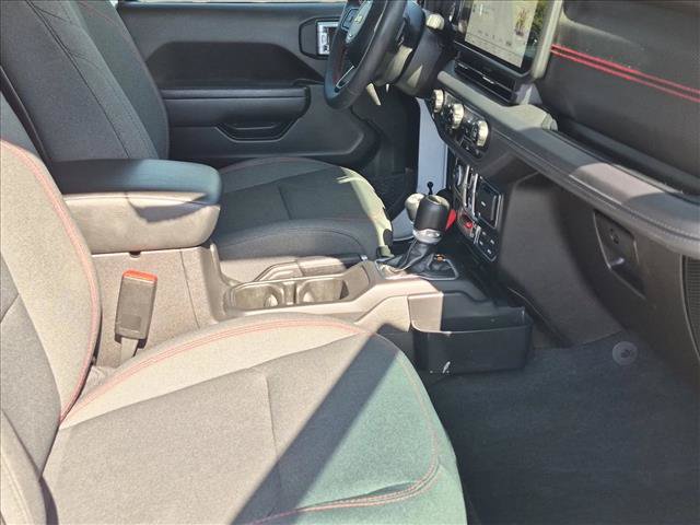 Used 2024 Jeep Gladiator Rubicon w/ Convenience Group AWD/4WD image 20