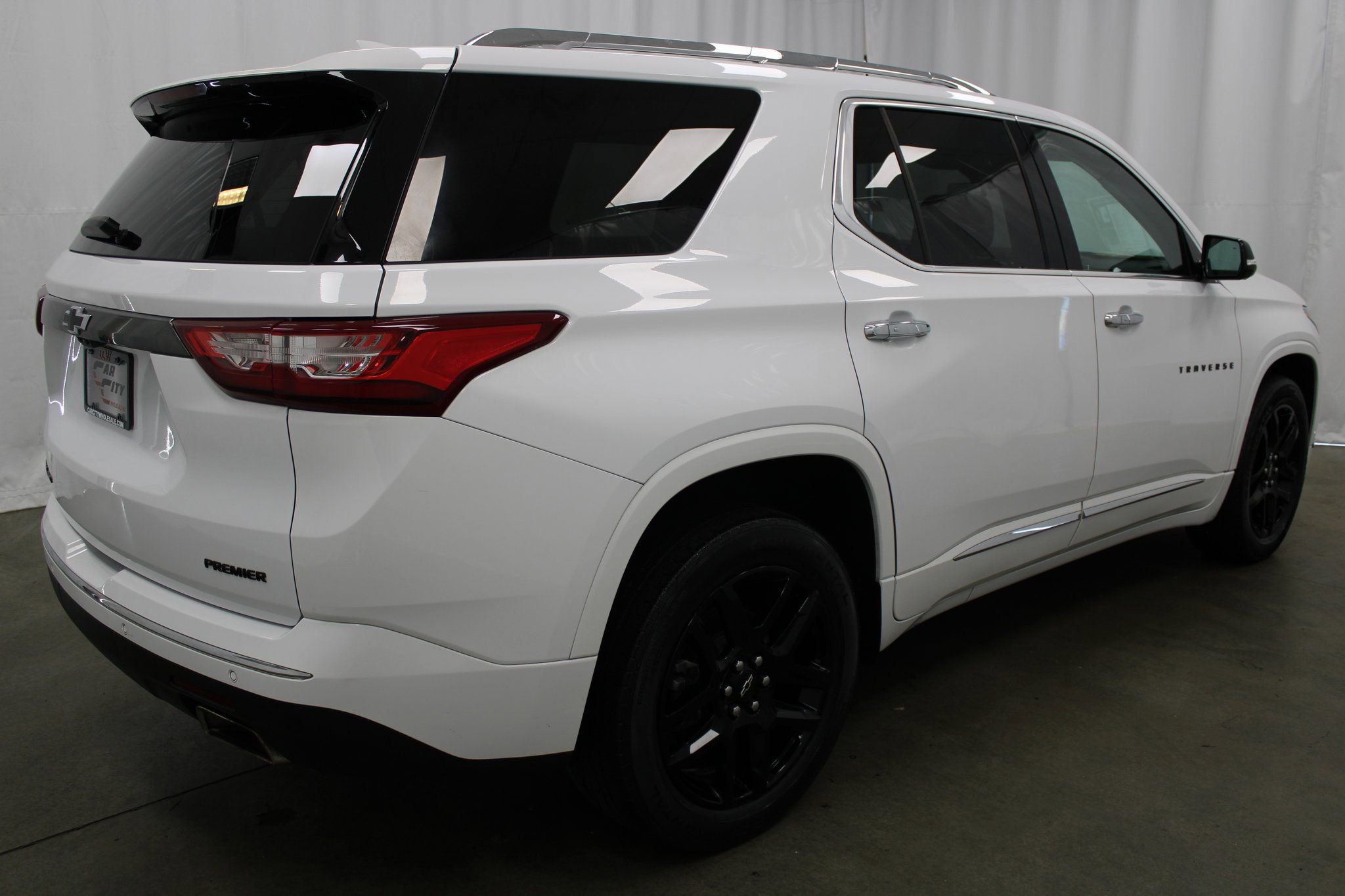 Used 2020 Chevrolet Traverse Premier w/ LPO, Blackout Package image 6