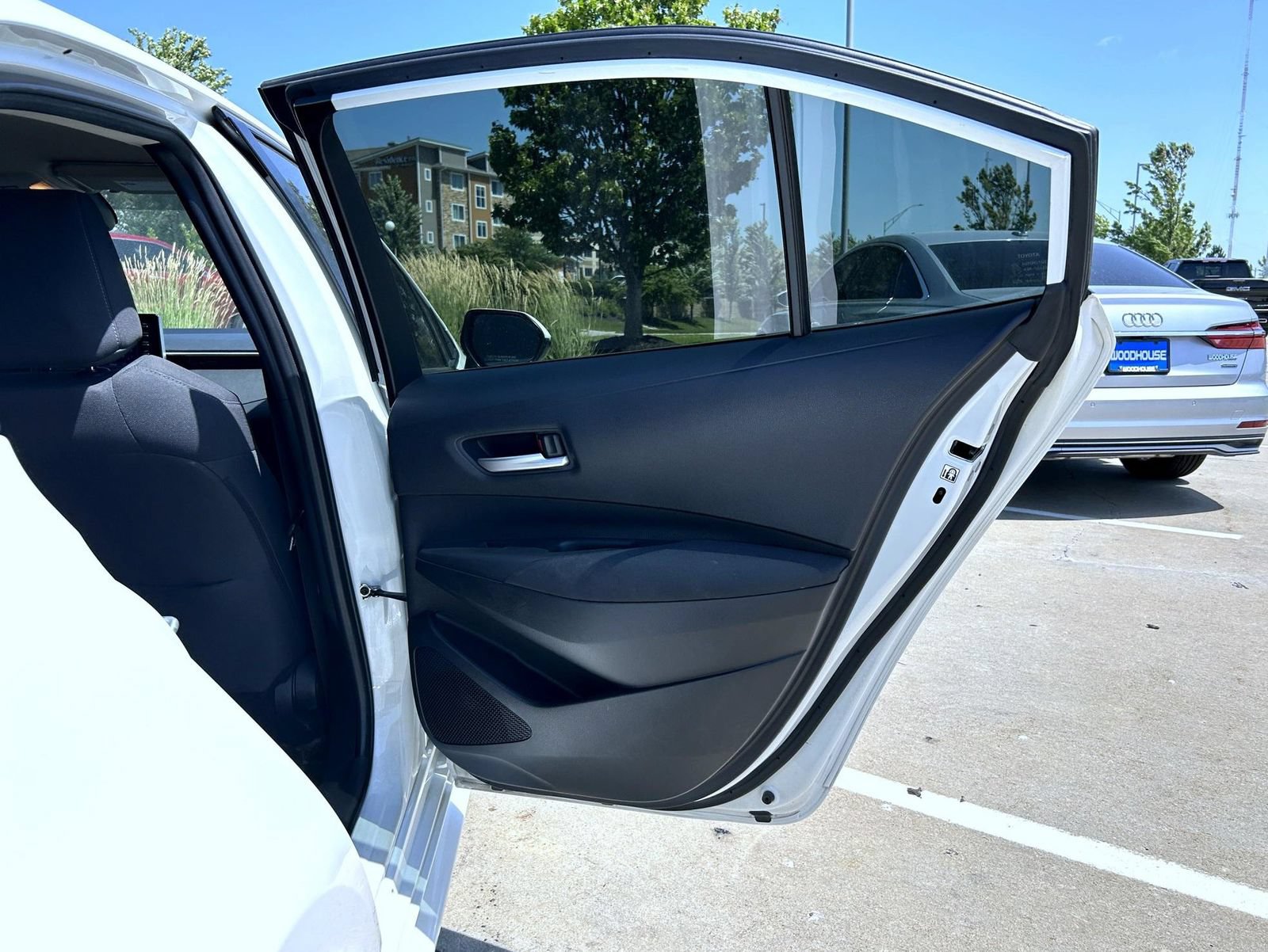 Used 2020 Toyota Corolla LE FWD image 17