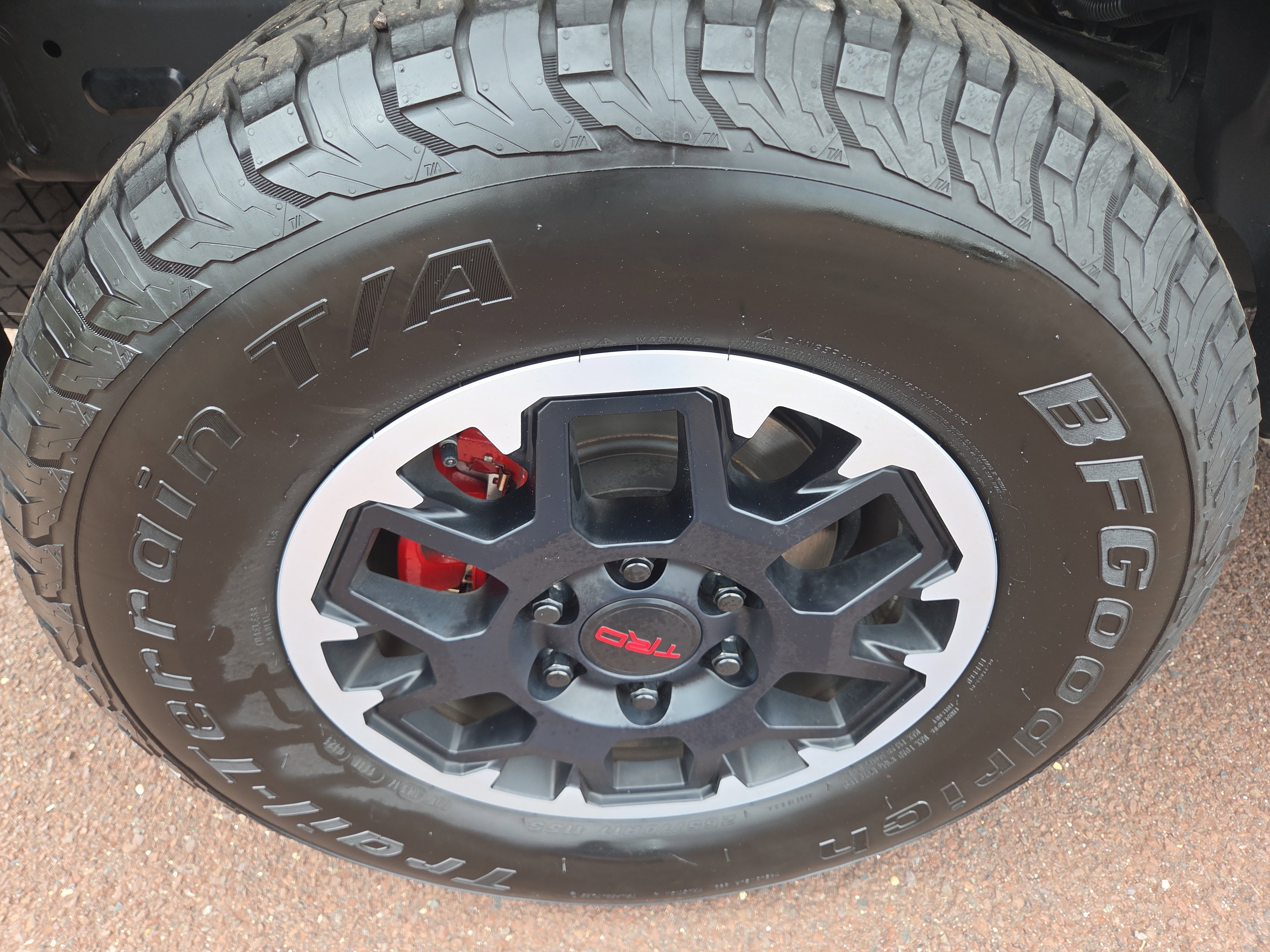 Certified 2024 Toyota Tacoma TRD Off-Road AWD/4WD image 10