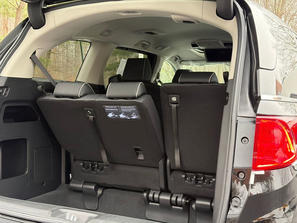 New 2026 Honda Odyssey Touring image 7