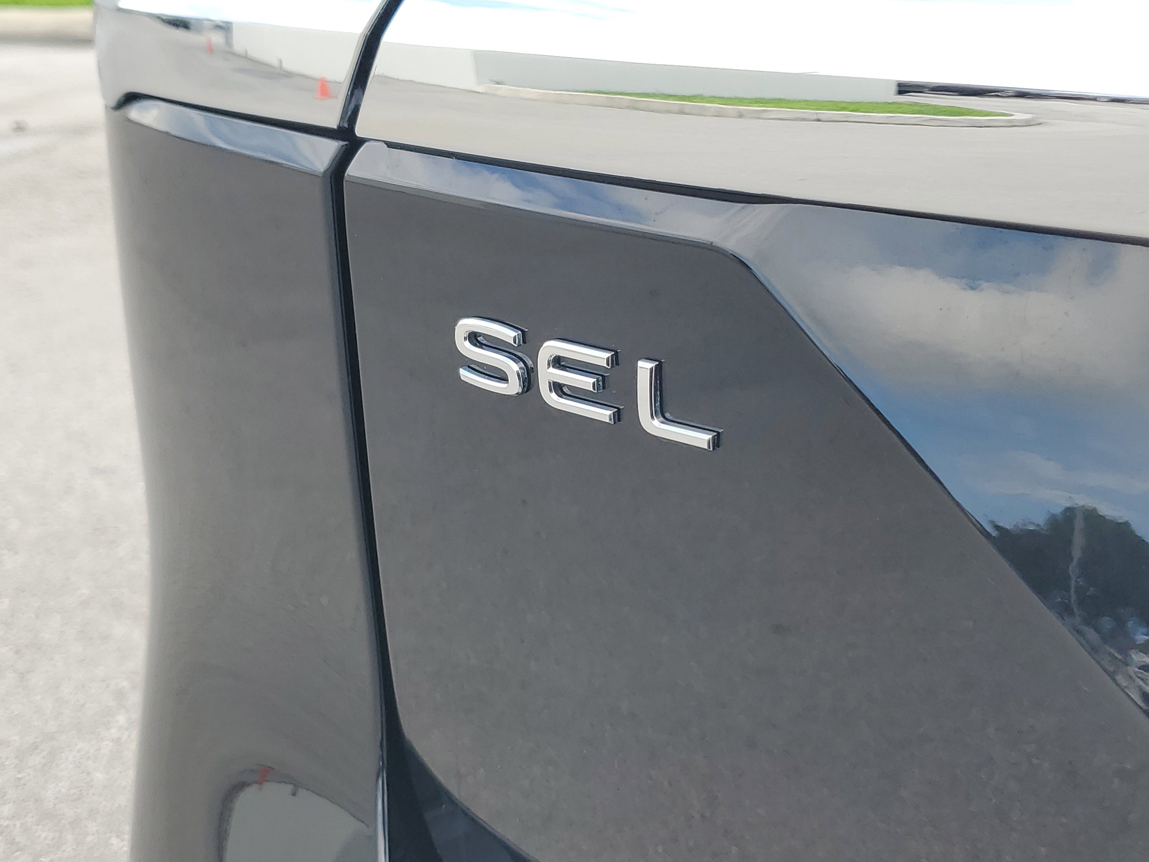 Used 2025 Volkswagen Atlas SEL Premium R-Line image 32