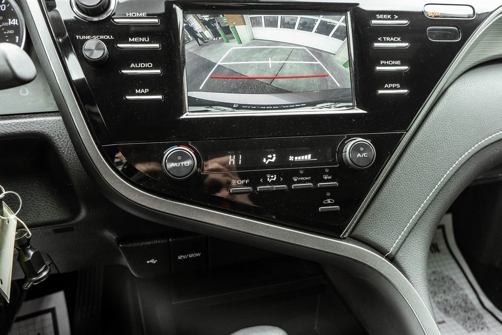 Used 2020 Toyota Camry SE image 20