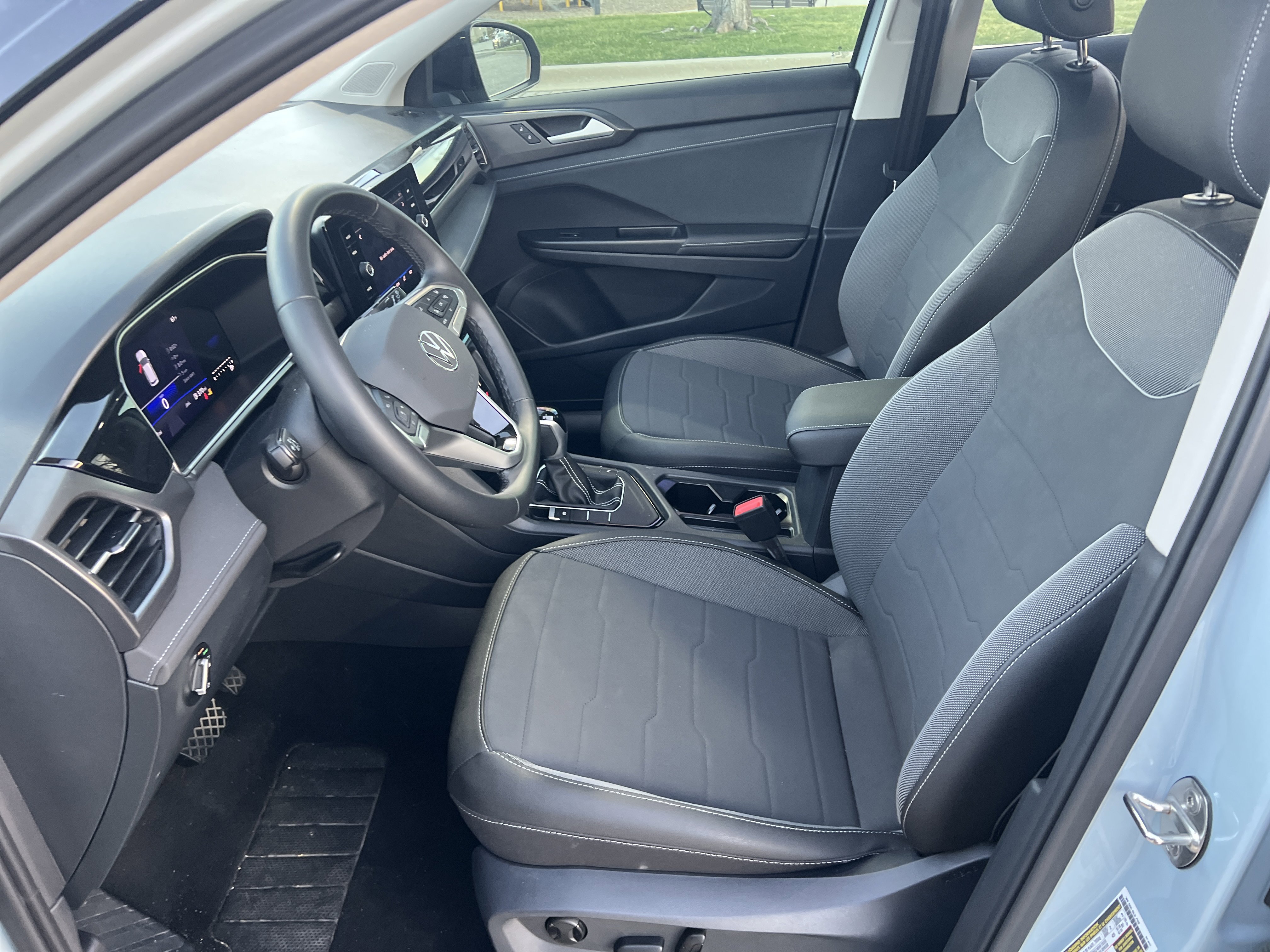 Used 2025 Volkswagen Taos SE image 16