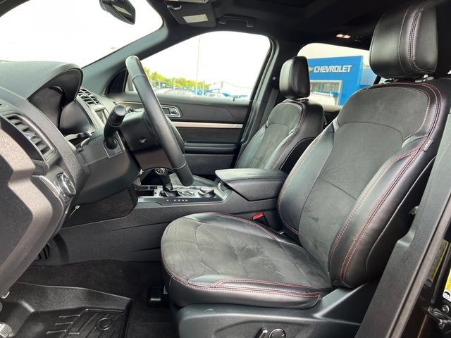 Used 2018 Ford Explorer XLT w/ Equipment Group 202A AWD/4WD image 3