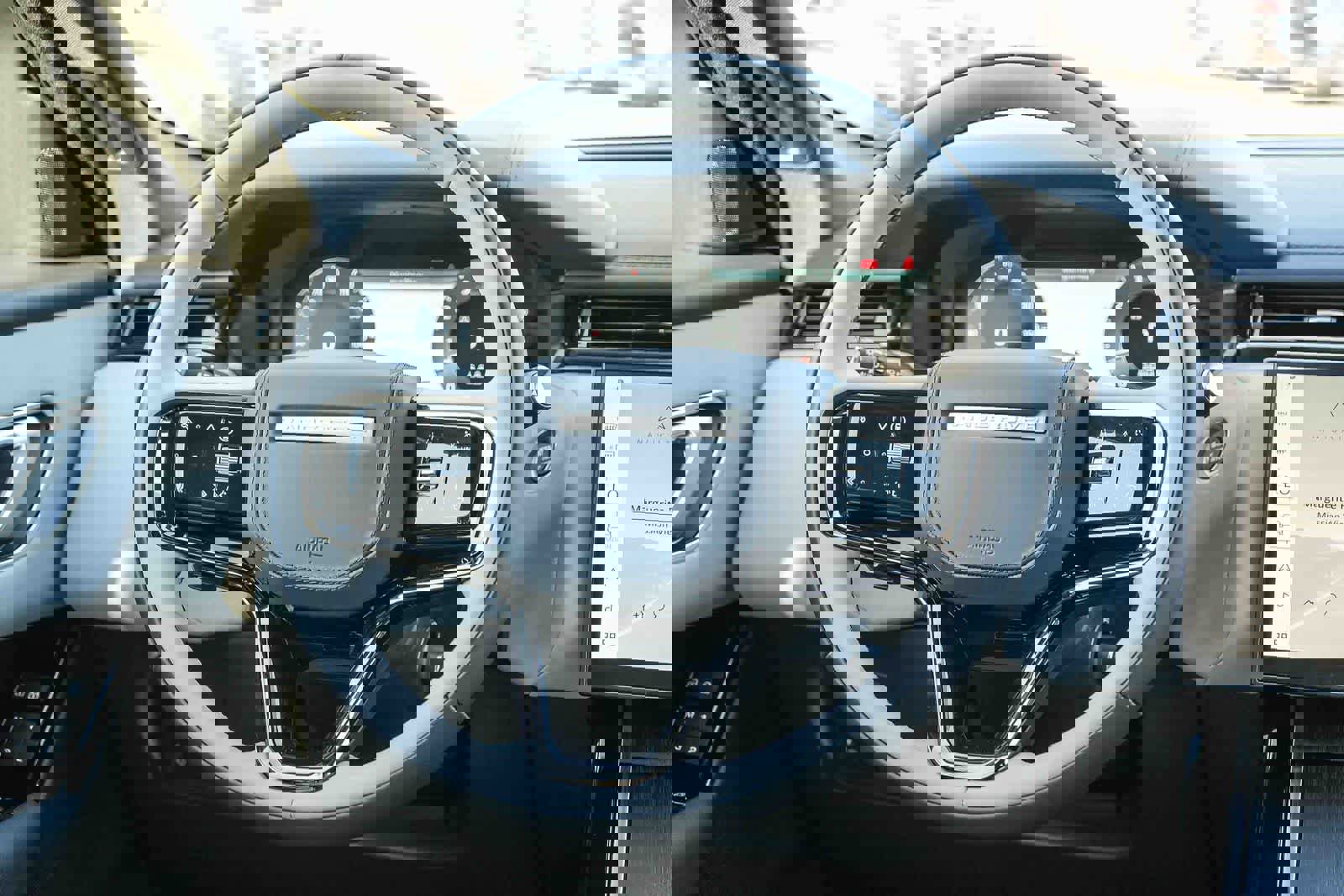 New 2026 Land Rover Range Rover Velar Dynamic SE image 13