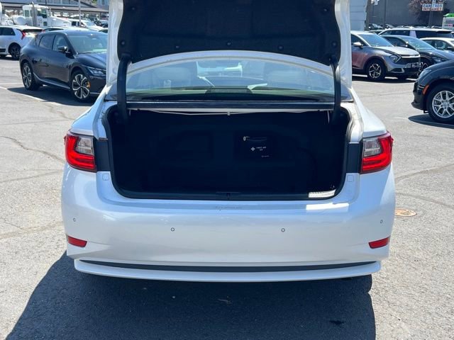 Used 2018 Lexus ES 300h w/ Navigation Package FWD image 12