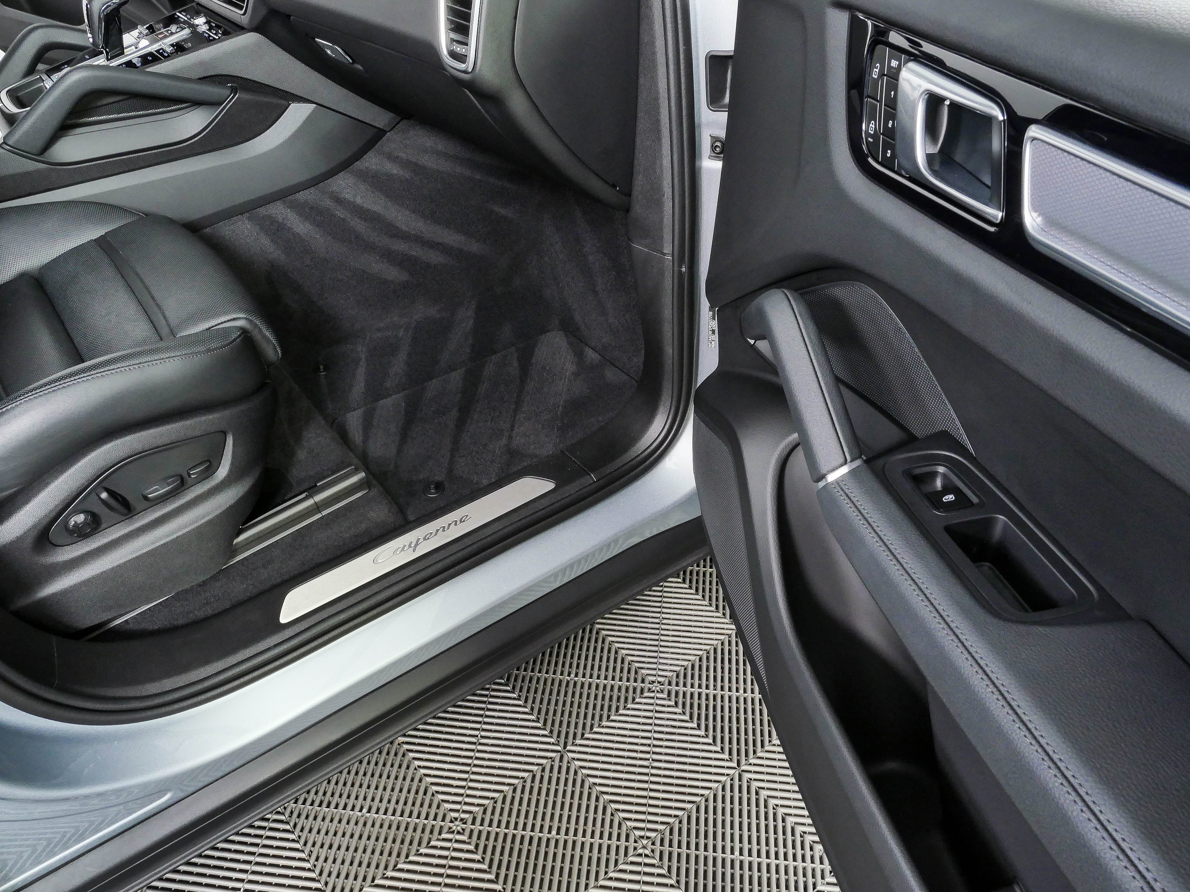 Certified 2023 Porsche Cayenne AWD/4WD image 26