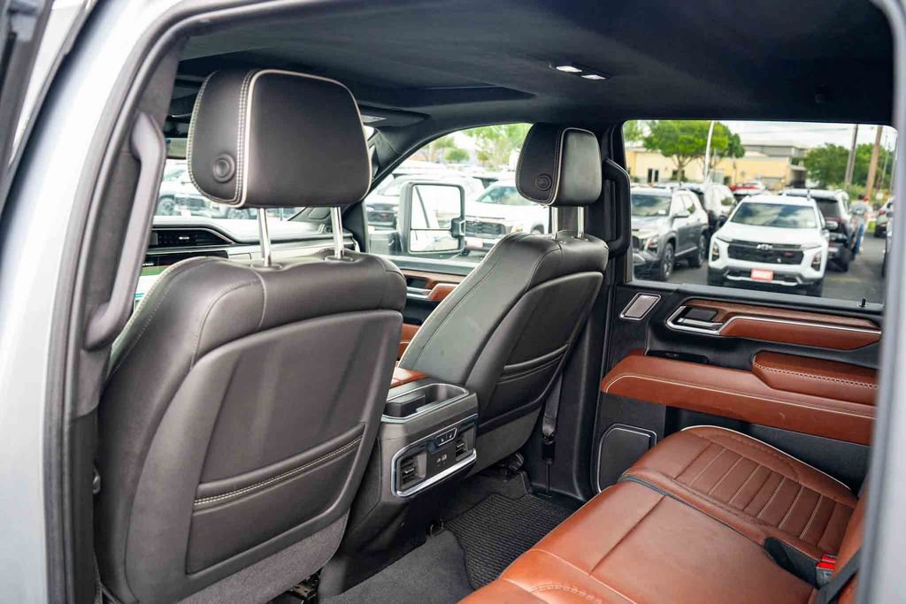 Used 2025 GMC Sierra 2500 Denali Ultimate AWD/4WD image 23