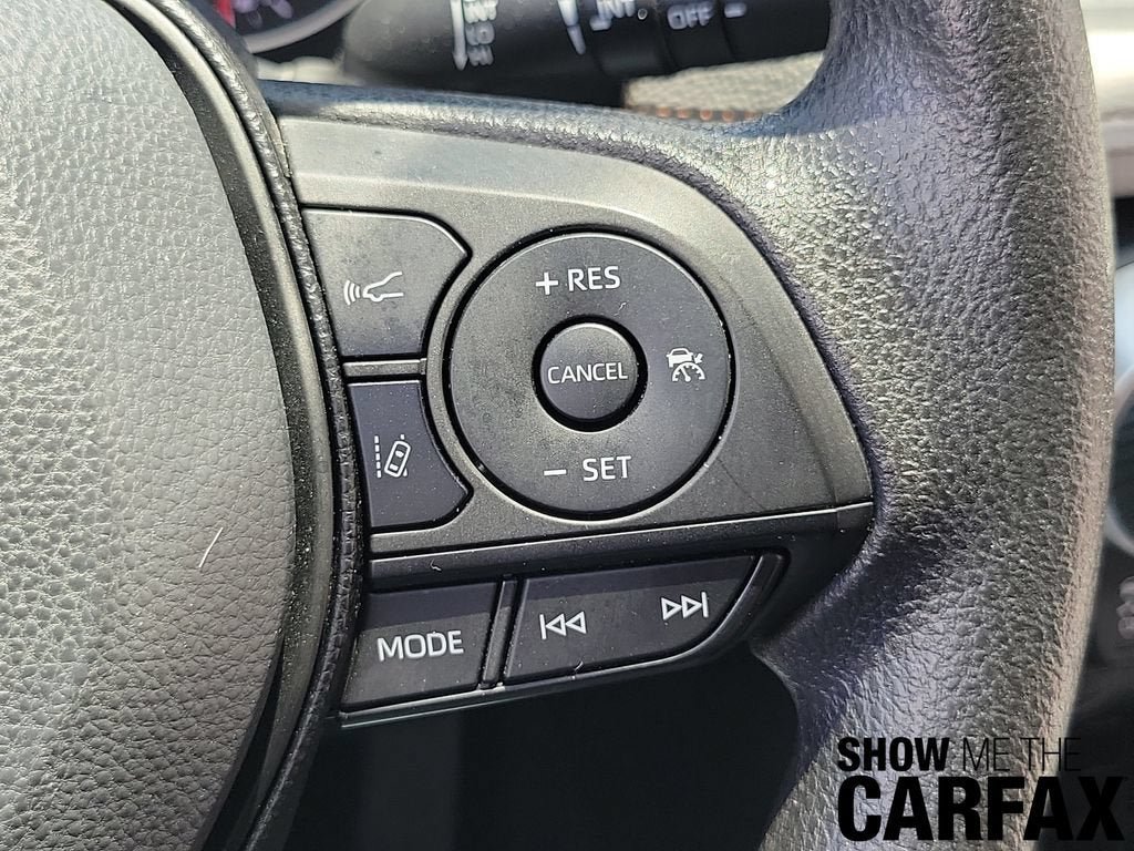 Used 2019 Toyota RAV4 XLE AWD/4WD image 25